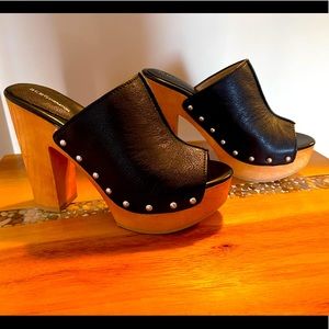 BCBG Generation sandals, black, size 6.5